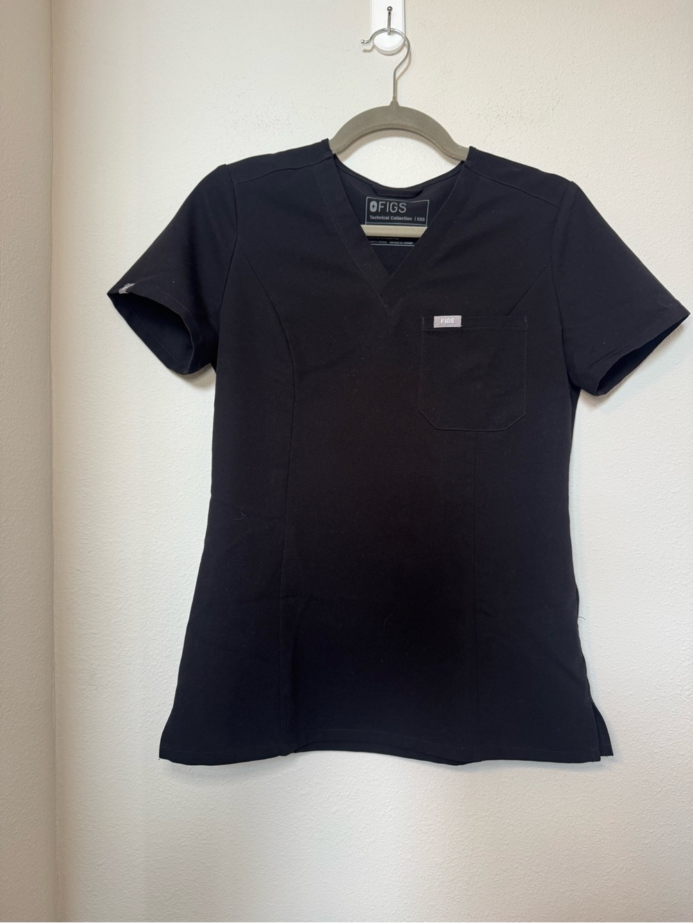 Figs Black Women's V-Neck Short Sleeve Scrub Top